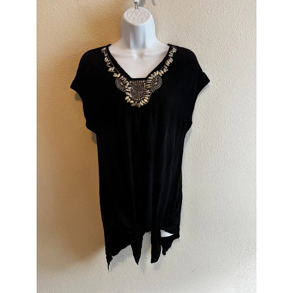 White Mark Tunic Top M Black Beaded Bib Neckline Boho Chic Sharkbite Hem